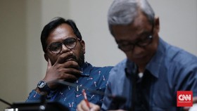 Dampingi Whistleblower, Haris Azhar Laporkan TPPU Nurhadi