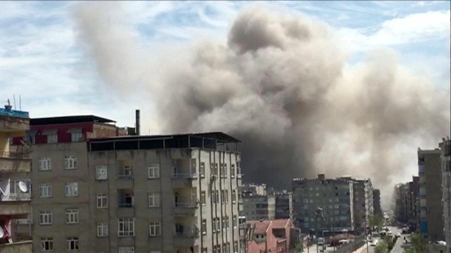 Kelompok pemberontak Partai Pekerja Kurdistan (PKK) mengklaim sebagai pelaku insiden bom di markas polisi di Diyarbakir, yang menewaskan tiga orang.