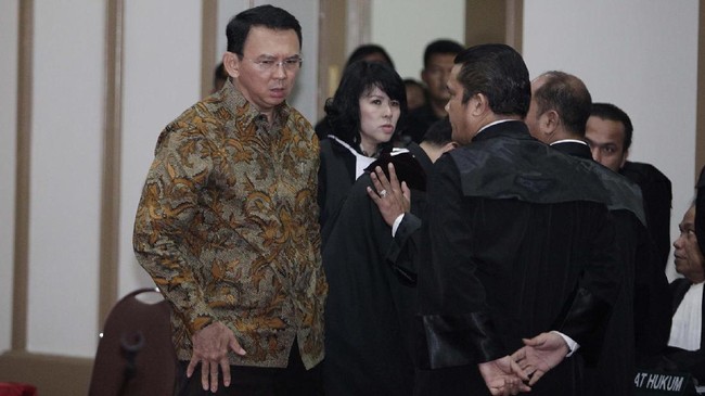 Jika sidang tak tertunda, Ahok dapat menyampaikan pembelaan sebelum pemungutan suara. Warga juga memperoleh informasi berimbang yang berdampak pada Pilkada DKI.
