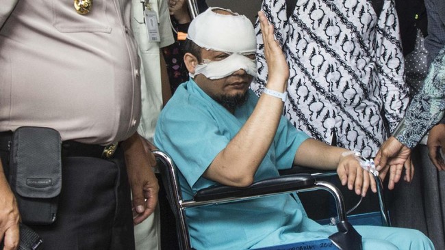 Kepada Imam Masjid Al Ihsan, Novel Baswedan bergurau tentang makanan khas Timur Tengah kegemarannya. “Ayo Pak Ustadz, berangkat ke Al Jazeera," ujarnya.