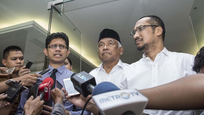 Pengusutan korupsi yang ditangani KPK dilakukan oleh tim, bukan tanggung jawab perorangan. Penyerangan terhadap Novel tak akan mengganggu pengusutan kasus.