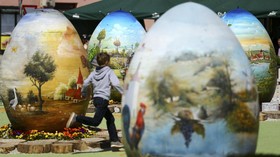 Telur Raksasa Jadi 'Kanvas' Cerita di Kroasia