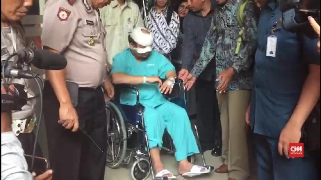 Usai bertemu Novel Baswedan, eks Ketua MK Mahfud MD menyebut penyidik KPK itu merasakan kejanggalan sebelum penyerangan air keras.
