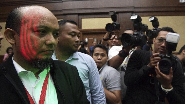 Kapolda Metro Jaya Irjen M Iriawan mengatakan Novel sebenarnya didampingi petugas keamanan di setiap aktivitasnya sebagai penyidik KPK.