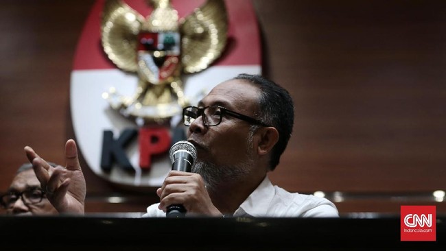 Eks Wakil Ketua KPK Bambang Widjojanto menilai ada pelanggaran etik pimpinan KPK dalam kasus pengembalian Kompol Rossa ke Polri.