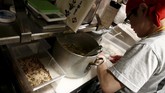 Antusiasme Warga Jepang Santap Ramen Cacing Tren makan serangga makin menjamur. Kini giliran Jepang yang memopulerkan sajian serangga, termasuk cacing. Mereka bahkan juga mencampur serangga dengan ramen.