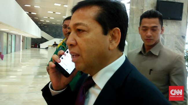 Tahun lalu, Golkar berhadapan konflik dualisme kepengurusan dengan terpilihnya Setya Novanto sebagai ketua. Kini, dia disebut-sebut terlibat korupsi e-KTP.