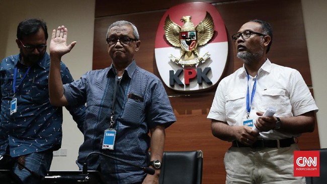 Mantan pimpinan KPK Busyro Muqoddas mengaku sempat diretas ponselnya usai melontarkan kritik terkait tes wawasan kebangsaan (TWK).