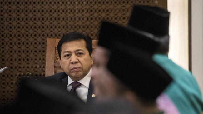 Setya Novanto mengatakan tidak mengenal mantan Dirjen Kependudukan dan Pencatatan Sipil Kemendagri Irman yang saat ini berstatus terdakwa.
