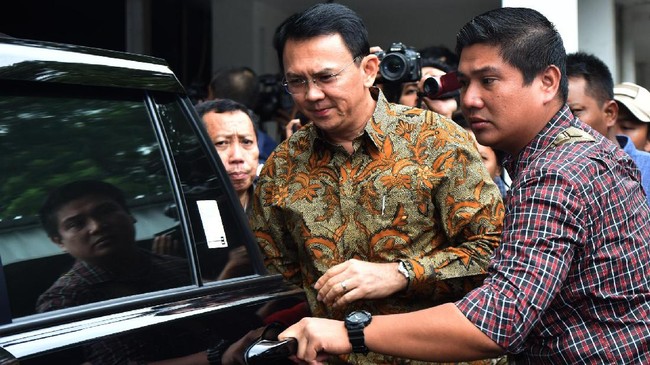 LBH Jakarta membela Gubernur DKI Jakarta Basuki Tjahaja Purnama alias Ahok terkait kasus dugaan penodaan agama. Lembaga itu menyebut Ahok sebagai korban.