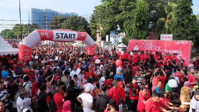 Dari 3,5 juta pelanggan di Cirebon, sebanyak 35 persen diantaranya merupakan pelanggan data Telkomsel.