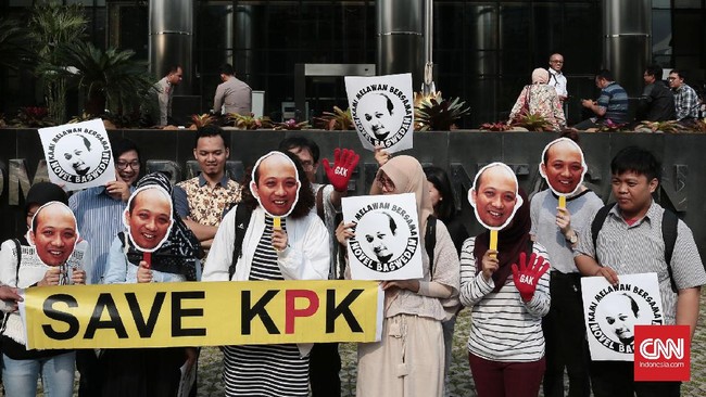 Jalan Deposito dan Masjid Al Ihsan jadi saksi bisu penyerangan Novel Baswedan. Warga di kawasan itu 'kenyang' dengan kegiatan mencurigakan orang-orang tertentu.