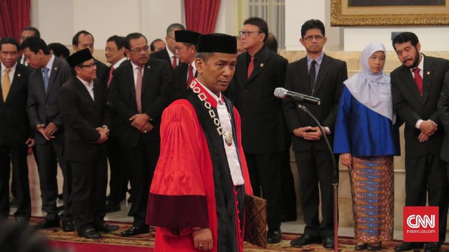 Pakar hukum tata negara Saldi Isra akan mengisi posisi lowong hakim konstitusi setelah Patrialis Akbar terjerat kasus suap.