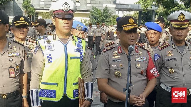 Kapolda memberikan penghargaan dan memuji keberanian Aiptu Sunaryanto yang dianggap telah meningkatkan citra kepolisian.
