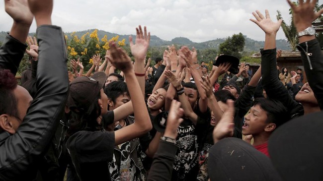 Seruan Khotbah di Tengah Festival Punk Muslim