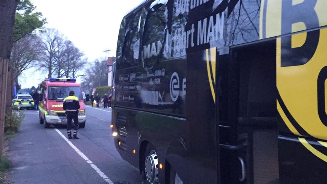 Bus tim Borussia Dortmund dihantam ledakan dari bahan peledak. Marc Bartra dilaporkan luka-luka dan dilarikan ke rumah sakit.