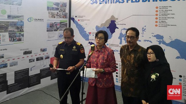 Menkeu Sri Mulyani ingin mendapat masukan pengusaha untuk meningkatkan daya saing pusat logistik berikat yang didirikan pemerintah Indonesia.