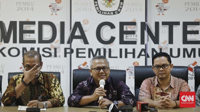 KPU menunda penetapan daftar pemilih tetap pilkada di NTT atas rekomendasi Bawaslu karena banyak pemilih belum memiliki e-KTP.