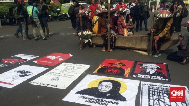 Kartini bagi para perempuan Kendeng adalah contoh bagaimana perjuangan menolak pabrik semen harus terus dilakukan meski rintangan menghadang.
