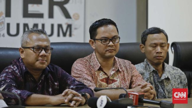 KPU Sebut Hoaks Jadi Strategi Kampanye Tim Jokowi dan Prabowo Komisioner KPU Pramomo Ubaid Tanthowi menyebut hoaks saat ini sengaja diproduksi timses Jokowi maupun Prabowo untuk menjatuhkan kandidat lawan.