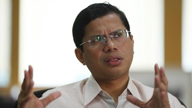 Direktur Utama Garuda Indonesia Pahala Mansury menjawab akan menunggu keputusan pemegang saham saat ditanya mengenai isu pergantian dirinya.