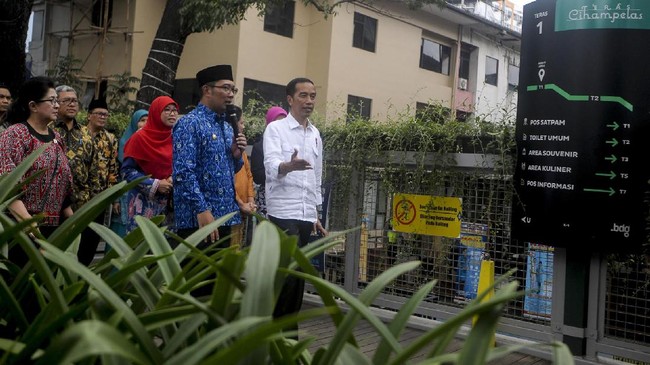 Gubernur Jabar Ridwan Kamil meminta bantuan Pusat dan mengaku kalah dengan Jakarta dalam hal tes Covid-19.