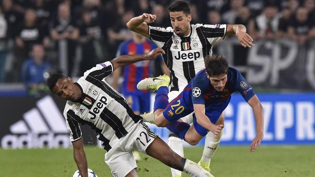 Juventus memperpanjang rekor kandang Liga Champions setelah menang 3-0 atas Barcelona pada leg pertama perempat final Liga Champions, Selasa (11/4).