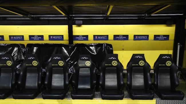 Tiga ledakan mengguncang bus yang membawa para pemain tim Borussia Dortmund, jelang pertandingan melawan Monaco. Polisi menyebut penonton dalam keadaan aman.