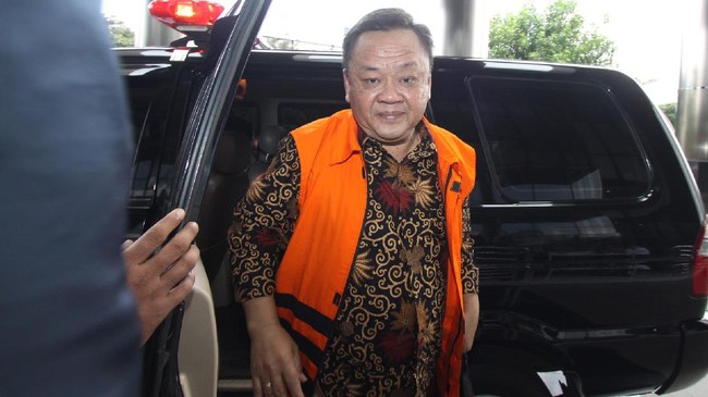 Setelah tahap dua (P21) penyerahan tersangka dan barang bukti, Jaksa Penuntut Umum KPK memiliki waktu setidaknya 14 hari untuk menyusun surat dakwaan Eko.