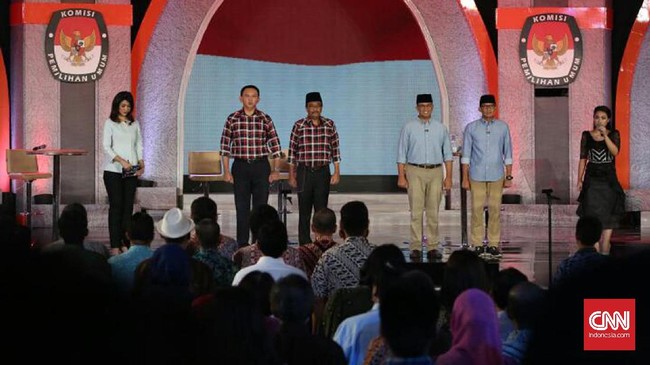 Berulang-ulang Anies mengamini program dan pernyataan yang disampaikan oleh Ahok. Secara komunikasi politik, hal itu adalah bumerang bagi Anies.