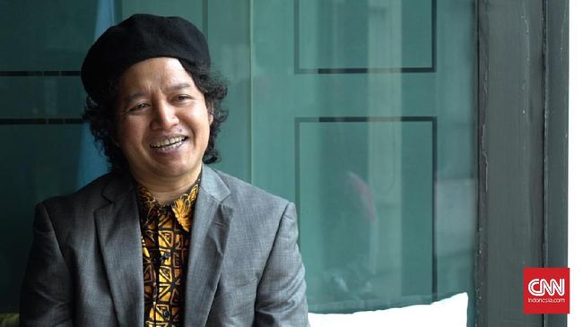 Andrea Hirata selalu menyisipkan pantun di novelnya demi melestarikannya, apalagi di tengah upaya pengajuan pantun jadi warisan budaya takbenda UNESCO.