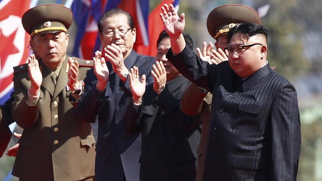 Pengamat asal Korsel menganggap satu-satunya jalan untuk membungkam provokasi nuklir Korut adalah dengan menyingkirkan pemimpin tertinggi Kim Jong-un.