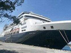 14 Kapal Cruise Batal Bersandar di Bali