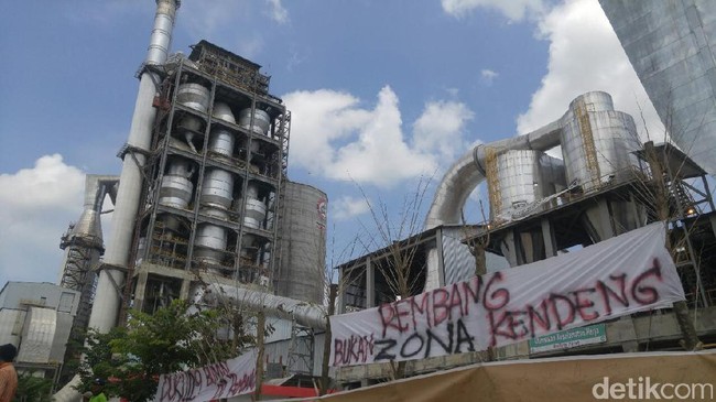 DPR meminta, keputusan KLHS yang melarang rencana penambangan batu gamping di Watuputih harus diikuti solusi agar pabrik semen tetap beroperasi.
