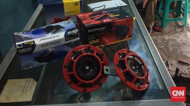 Klakson produk aftermarket tentu akan menguras daya yang lebih besar daripada bawaan pabrik, namun hal itu bisa dibenahi dengan penggunaan relay.