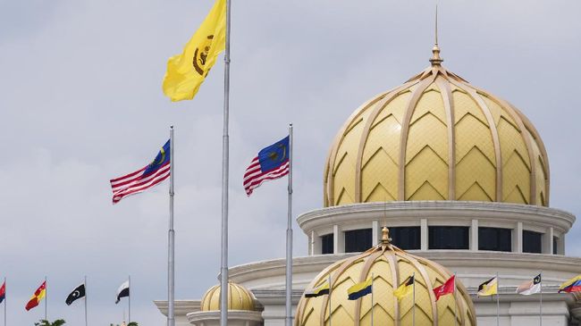 Malaysia tak main-main menjadikan pantun sebagai warisan dunia. Sudah ada beberapa strategi yang disiapkan Malaysia demi menjaga pantun tetap lestari.