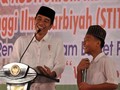 Jokowi Tertawa Saat Disinggung Cawapres Pilihannya