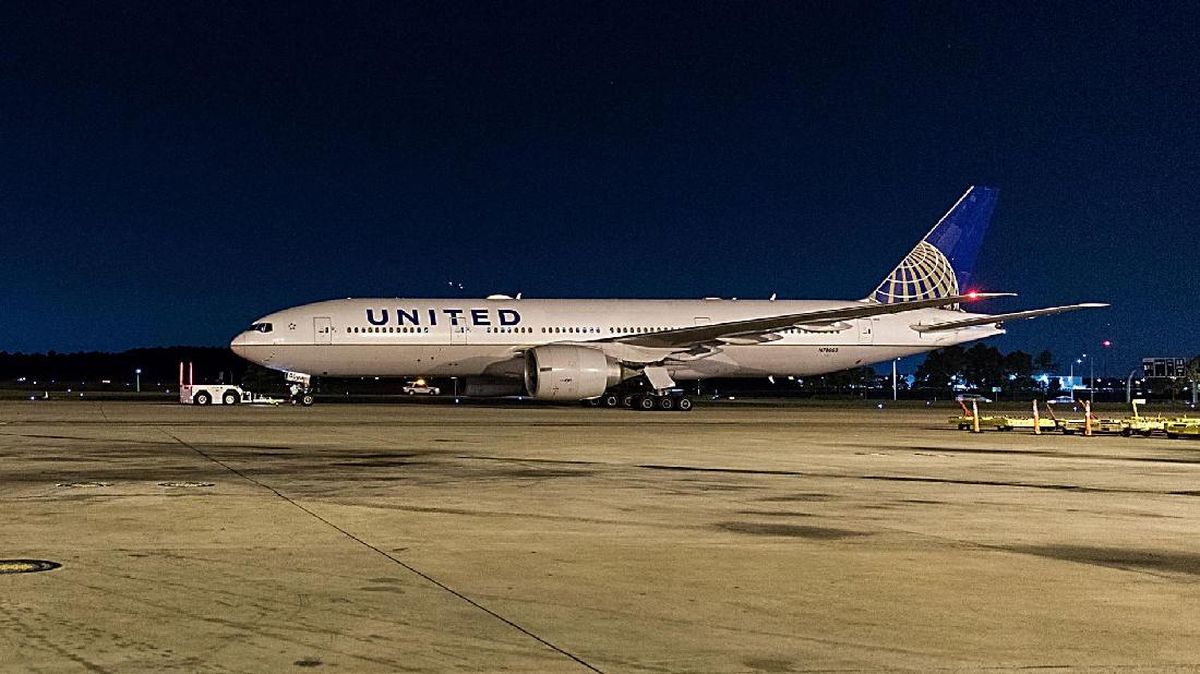United Airlines Diserang Gangguan Sistem, Ribuan Penumpang Terdampar
