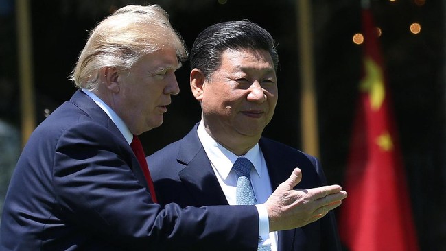Surplus perdagangan China terhadap Amerika Serikat menurun tipis menjadi US$28,09 miliar pada Juli dibanding rekor Juni US$28,93 miliar.