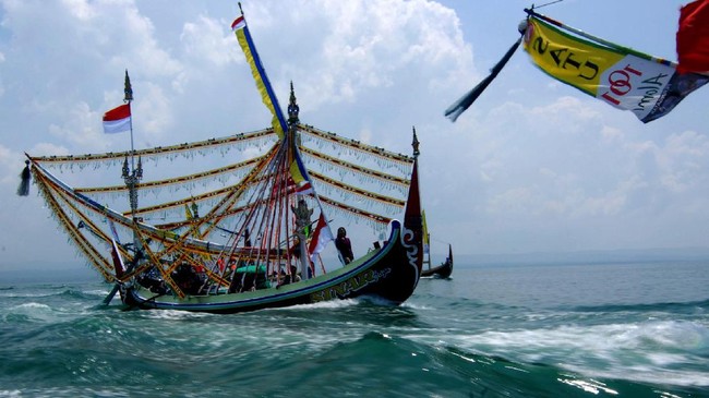 'Memetik' Berkah di Laut