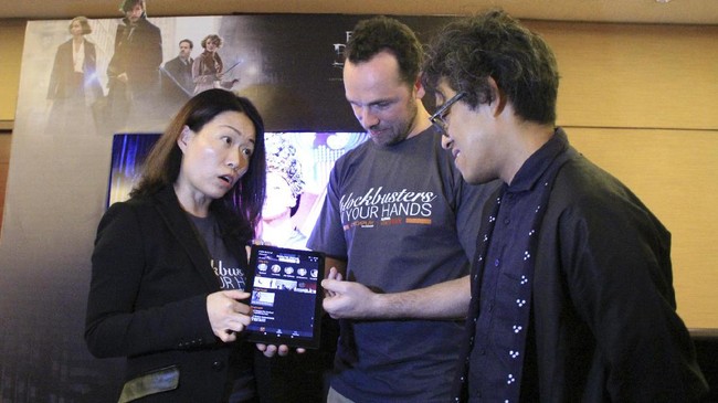 Sebelumnya, Telkomsel sudah bekerjasama dengan Hoox dan Viu. Terbaru adalah Catchplay yang merupakan penyedia layanan video streaming asal Taiwan.