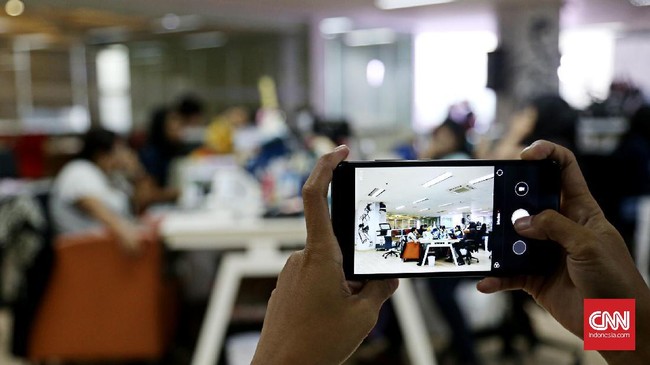 Menyusul Nokia yang lebih dulu meluncurkan ponsel dengan lima kamera, kini Xiaomi dan Realme menghadirkan inovasi serupa.