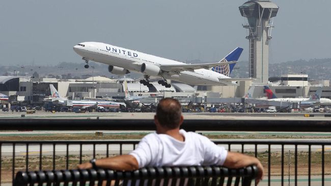 Berbagai insiden tak menyenangkan yang dialami penumpang United Airlines membuat maskapai ini akhirnya mengubah kebijakan penerbangannya.