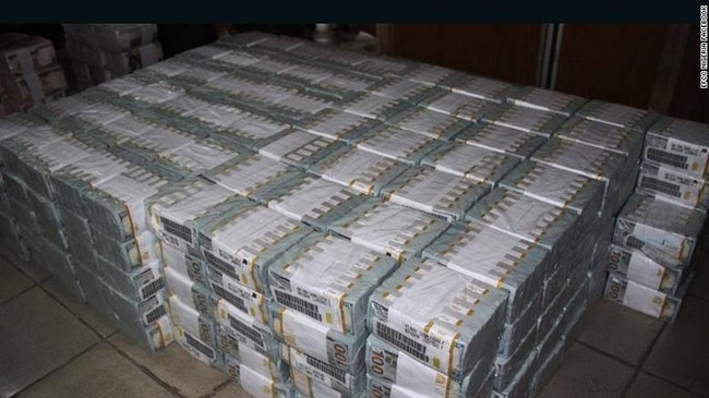 Uang tunai berjumlah total US$43 juta atau setara Rp570 miliar ditemukan di sebuah apartemen kosong di Lagos, Nigeria.