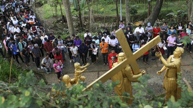 Corona Marak, Ritual Jalan Salib Keuskupan Ambon Ditiadakan Misa akan tetap digelar Keuskupan Amboina namun tidak akan dihadiri oleh jemaat dalam jumlah besar.