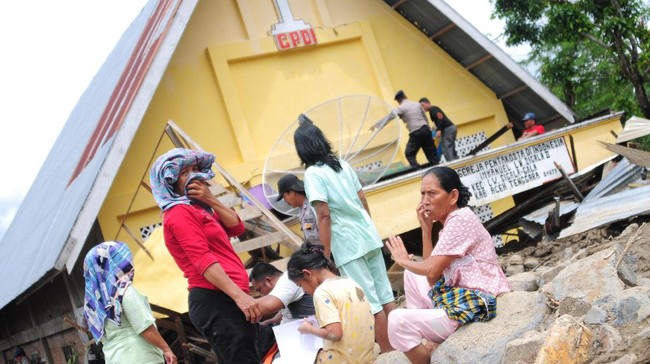 Lebih dari 2.400 orang masih mengungsi di tempat-tempat ibadah akibat bencana banjir bandang yang menimpa beberapa wilayah di Kabupaten Aceh Tenggara.