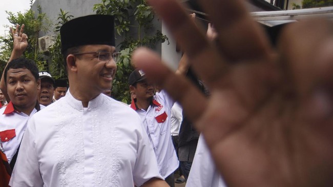 Anies Baswedan mengatakan dirinya meminta semua pihak untuk menjaga Pilkada dalam suasana damai dan sejuk, termasuk untuk massa yang datang dari luar Jakarta.