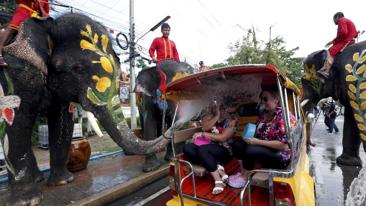 Filosofi Kegembiraan di Festival Songkran