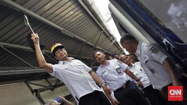 Budi Karya dalam waktu dekat berencana mengundang masyarakat, ahli, dan pegiat transportasi untuk mendiskusikan wacana ganjil-genap di tol saat lebaran.