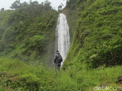 Tersembunyi di Balik Tebing dan Hutan, Ini Keindahan Curug Citambur